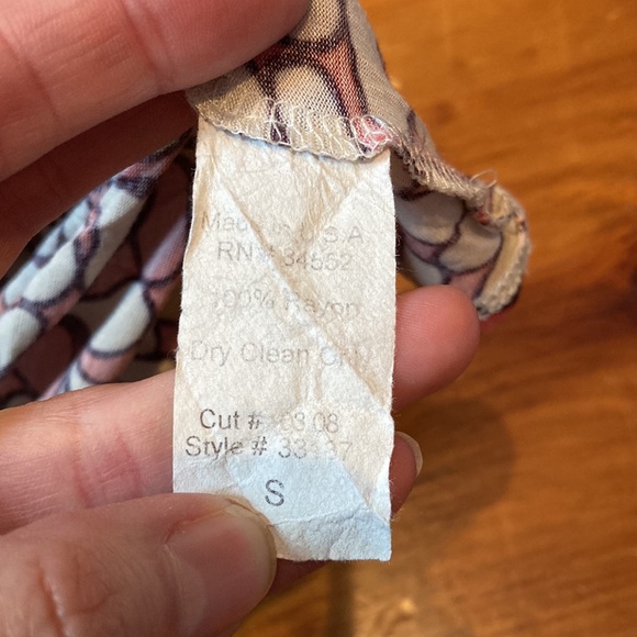 LEFT OF CENTER S Modern Teardrop Printed Sleeveless Blouse - Picture 6 of 6